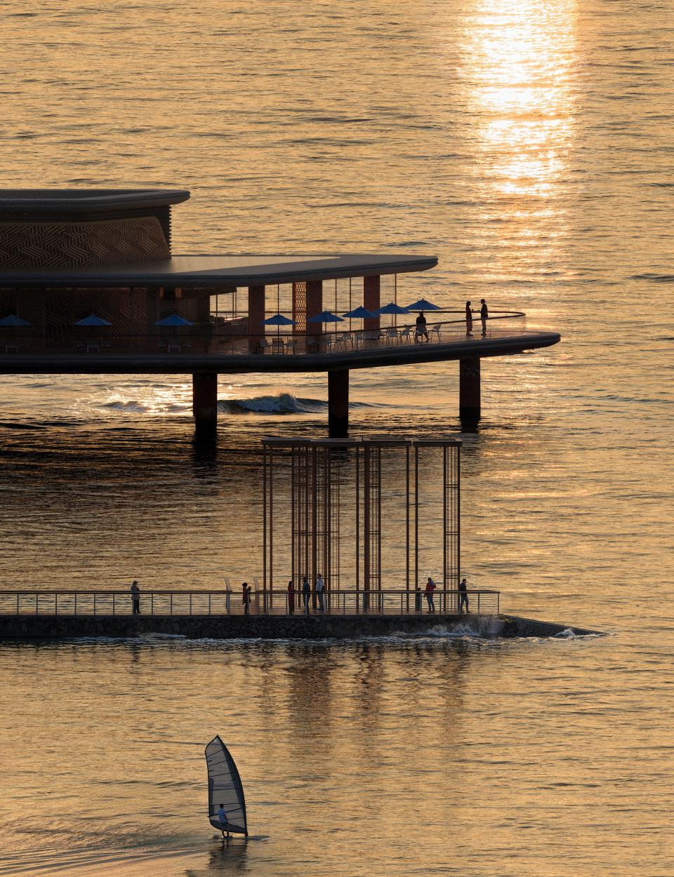 02-Cam01-Close Restaurant